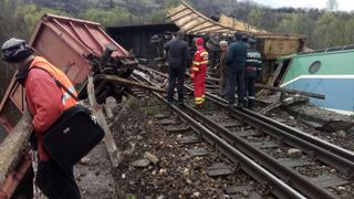 Detalii infioratoare despre accidentul feroviar din Hunedoara in care au murit doi mecanici de locomotiva. Acestia ar fi anuntat defectiuni la sistemul de franare