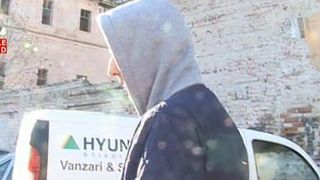 "Alo, pompierii? Nu mai stiu unde sunt si nici nu pot sa ies!". Este apelul de care rad si acum angajatii de la 112.  Iata o poveste care l-ar fi insiprat cu siguranta chiar si pe Caragiale