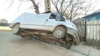 Accident cumplit provocat de un baiat de 15 ani. Sora lui de numai 5 ani se afla in stare deosebit de grava la spital