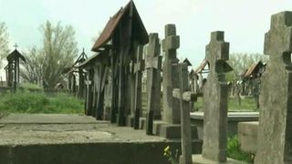 Satenii din Dabuleni sunt revoltati! Judecatorii au decis sa le mute mortii - Autoritatile locale anunta ca vor merge pana la CEDO ca sa-si ia mortii inapoi