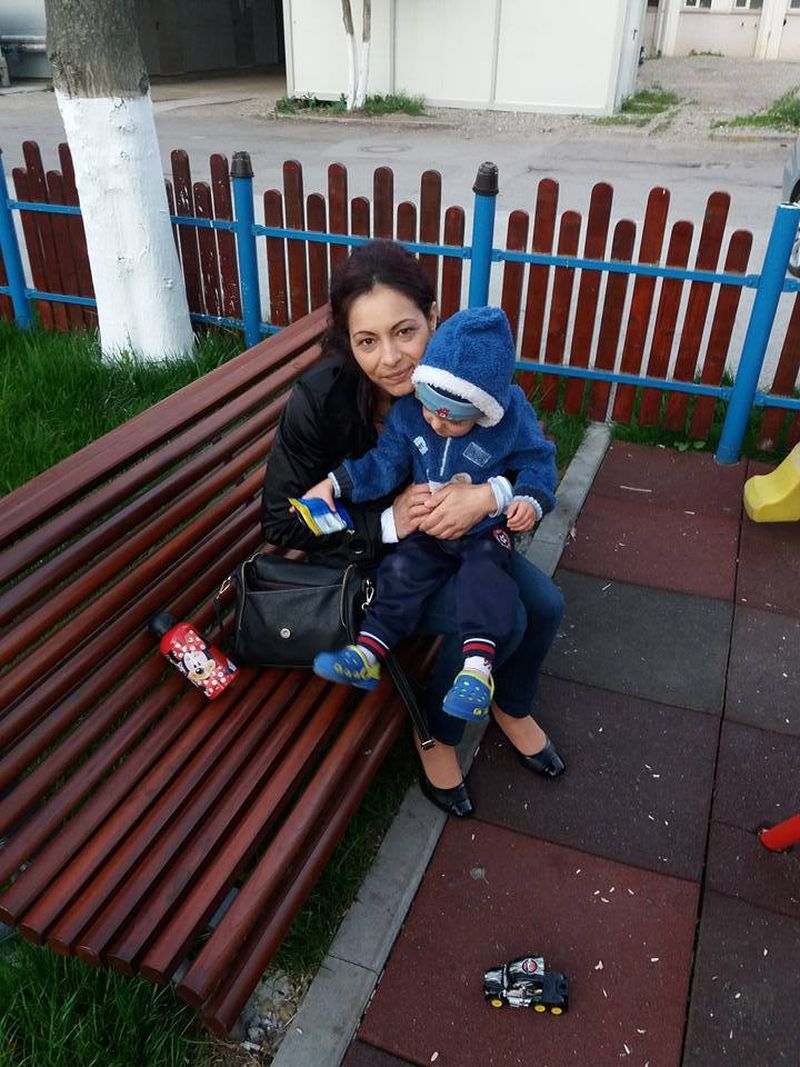 Emiliana este alaturi de copiii de la Marie Curie