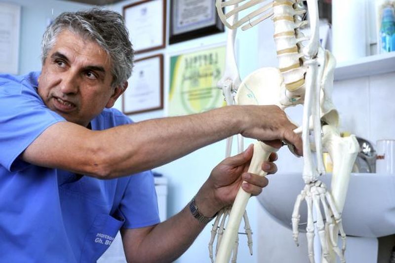 Gheorghe Burnei, medicaul care i-a operta fiica de 11 ori