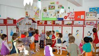 Educatoarea agresiva de la Gradinita 41 si-a primit pedeapsa. 15% mai putin la salariu pentru urmatoarele 4 luni