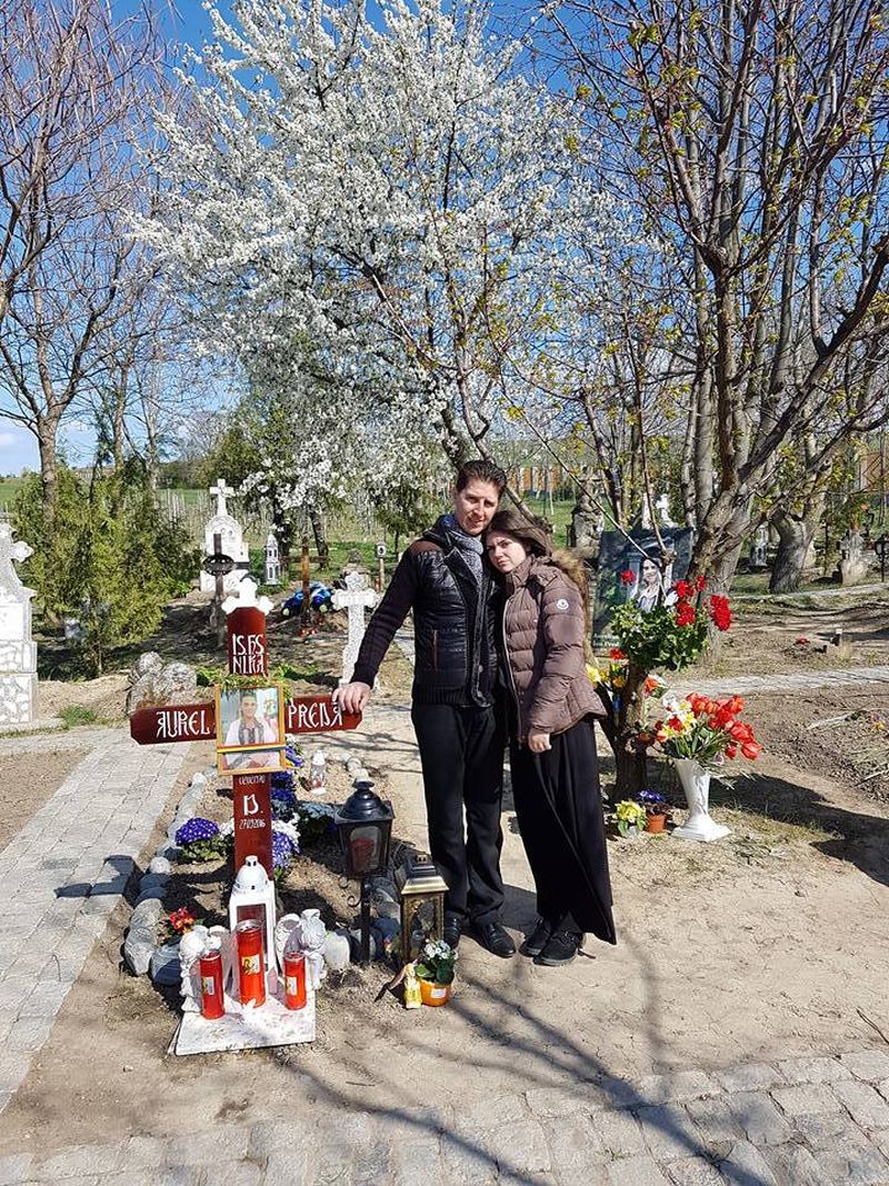 La mormantul lui Aurelian Preda, alaturi de Nicusor Iordan