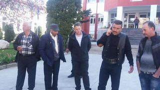 Ghita Ciobanul si-a lasat oile si a venit la proteste! El si-a sustinut colegii din Curtea de Arges