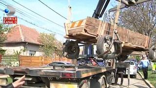 Se intampla in Romania! Carutele parcate ilegal, ridicate ca masinile!