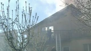 Au ramas sub cerul liber dupa ce un foc urias le-a cuprins casa chiar inainte de Pasti.