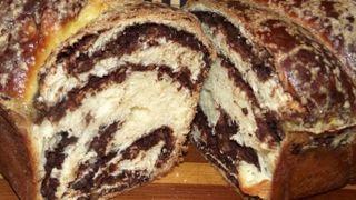 Invata sa faci un cozonac pufos si plin de cacao, fara pic de framantare. Uite ce ingrediente iti trebuie si cat de repede se face