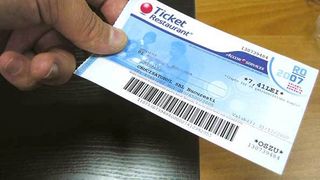 Nu se mai dau deloc bonuri de masa - Tichetele urmeaza sa fie inlocuite cu indemnizatii de hrana - Care va fi valoarea acestora