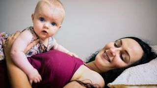 Iohannis a promulgat legea prin care copiii de pana la 3 ani sunt scosi de la plata intretinerii