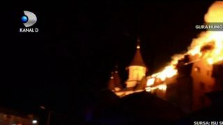 Zeci de oamenii au ramas fara adapost de Paste. Incendiul devastator din Gura Humorului a ars locuintele a opt familii