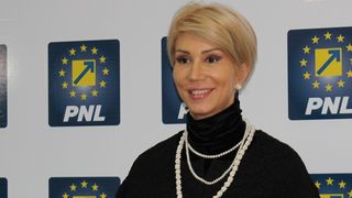 Raluca Turcan are o vila cocheta la Mogosoaia! Chiar in spatele casei pasc nestingherite cateva vaci!