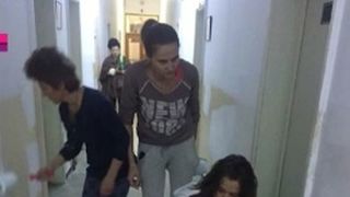 20 de parinti le-au dat o lectie memorabila autoritatilor. Au reabilitat o scoala in 3 zile