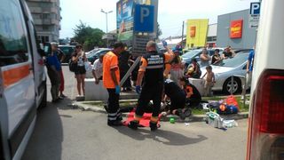 Drama in Vinerea Mare! Un barbat a cazut de la etaj in timp ce stergea geamurile