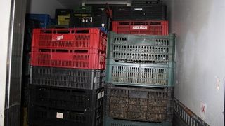 Sapte tone de fructe si legume si 1,5 tone de carne, confiscate de politisti inaintea Pastelui