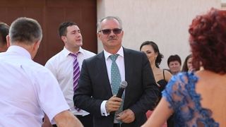 Clipe de groaza pentru un cunoscut cantaret de muzica populara. Hotii i-au spart casa, i-au legat nevasta si au batut-o