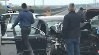 Sapte persoane, intre care trei copii, ranite dupa ce doua masini s-au ciocnit in judetul Bacau