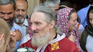 De ce s-a calugarit actorul Dragos Paslaru! Dupa 26 de ani de sihastrie, a ajuns de nerecunoscut!