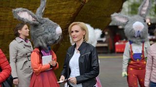 Vremea proasta a inchis targul de Paste organizat de Primarie in Piata Constitutiei