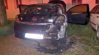 Inscenare sau accident? O masina a ars din temelii in Timisoara