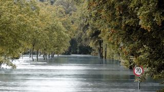 Douasprezece judete din sudul tarii, sub avertizare cod galben de inundatii