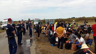 Alti 21 de migranti irakieni si pakistanezi, opriti de politistii de frontiera la granita cu Serbia