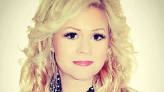 O studenta de nota 10 din Arad a decis sa isi doneze bursa unui tanar care nu-si permite sa plateasca taxa pe primul an