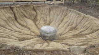 Un meteorit descoperit pe teritoriul Romaniei, expus la Dino Park Rasnov