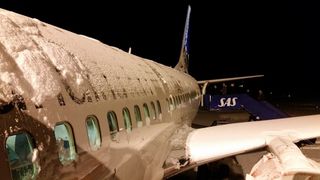 Traficul aerian pe Aeroportul International Cluj, afectat de ninsoare. Sase curse au intarzieri chiar si de peste doua ore
