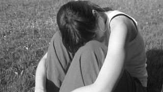 O fata de 15 ani a mers la discoteca sa se distreze, dar a ajuns sa fie agresată