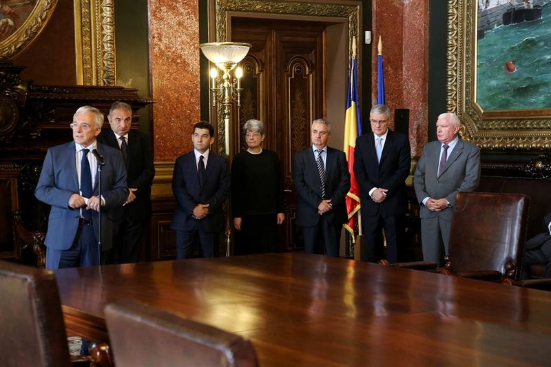 Membrii conducerii BNR trebuie sa raporteze cadourile pe care le primesc