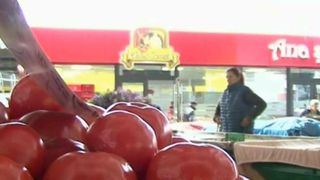 Avertismentul specialistilor:  In supermarketurile din Romania se afla un lot de rosii toxice