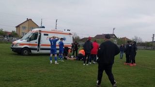 Inca o drama pe terenul de fotbal. Un jucator de 24 de ani s-a prabusit in timpul meciului: &bdquo;Momente de groaza!&rdquo;