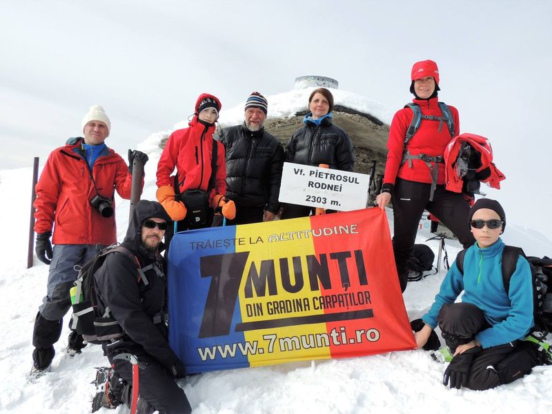 Erik, alaturi de grupul cu care a urcat in Retezat