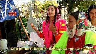 Au sfarait gratarele in cimitire de Pastele Blajinilor. Ce au facut romii in memoria celor decedati