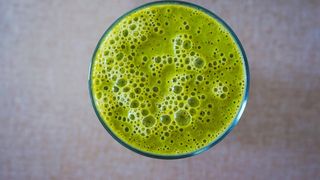 Sucul de patrunjel care te scapa de 5 kilograme in 5 zile!