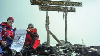 Nicu Scurtu, alaturi de Coco, sora Getei Dor Popescu, la capatul unei expeditii la inaltime