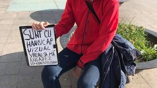 Povestea absolut impresionanta a unui tanar cersetor din centrul Capitalei. Nu cere nici bani, nici mancare. Vreau un singur lucru