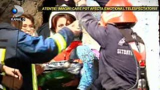 Copilul, salvat dupa ce a stat 11 ore in put, se zbate intre viata si moarte. Medic: "Infectie masiva pulmonara care poate duce la deces"