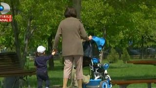 Vrem pedepse aspre pentru parintii care nu-si vaccineaza copiii, dar, culmea, nu avem vaccinuri in farmacii! E un paradox romanesc, care a declansat haos in randul autoritatilor!