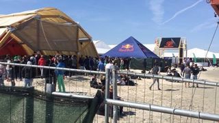 A inceput forfota la mare. Sute de turisti au ajuns la Mamaia!