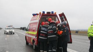 Accident in Dolj. Trei persoane au fost ranite pe DN 6. Una dintre victime, preluata de elicopterul SMURD