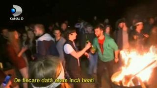 Petrecerile s-au tinut lant in Vama Veche. Pe plaja .. pe strazi, peste tot, tinerii au cantat si s-au simtit in largul lor.