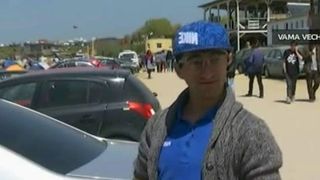 Daca ar fi putut si-ar fi luat casa in spate! Nu o sa va vina sa credeti cu ce au venit pe plaja unii petrecareti!