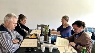 De ziua ei, Maia Morgenstern a primit pe scena un pahar cu vin! Marea actrita a implinit 55 de ani si a fost sarbatorita la Chisinau