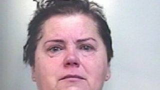 Ingrijitoare romanca, arestata dupa ce a snopit in bataie o batrana invalida din Italia