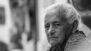 Deturnare de fonduri la mai multe centre de ingrijire persoane varstnice din Braila! Zece persoane au fost luate pe sus de mascati si duse la audieri