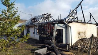 Asa arata vechea casa dupa incendiu (foto: BZI.ro)