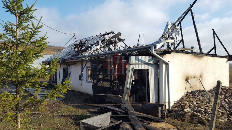 Asa arata vechea casa dupa incendiu (foto: BZI.ro)