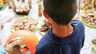 Toti cei patru copii ai barbatului din Bacau arestat dupa ce si-a violat fiul de un an si doua luni, preluati de Directia pentru Protectia Copilului